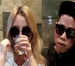 猥琐男玩弄各种极品美女直播秀01 flv