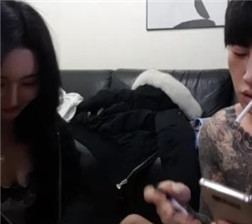 在客厅里面开干5 flv