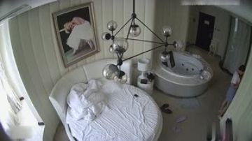 [饭店偷拍] 清纯女大生与性欲旺盛的大叔开房打炮~很生猛多姿势变换快速抽插一起高潮!!