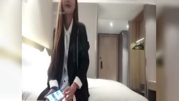 外围小姐姐，近距离偷拍玩弄美艳胴体