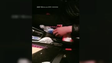 迷情小姐姐的浪漫之夜，一路开车一路骚，全程直播约炮狼友空降过程，简陋出租房里的暧昧，把小哥伺候好了