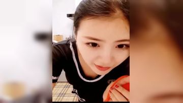 高颜值巨胸美女厨房自慰