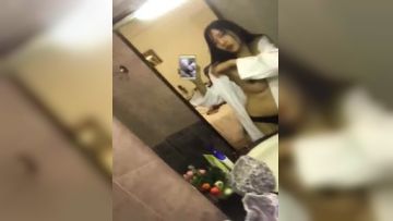 极品女神浴缸边自慰高潮