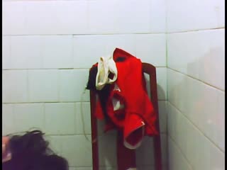 邪恶的房东浴室装摄像头偷拍美女房客 B毛很性感