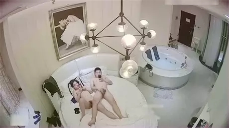 情趣性爱网红酒店偷拍一起洗完澡偷情男女骚女主动分...