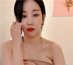 奶子非常挺的韩国女主播的诱惑2.mp4